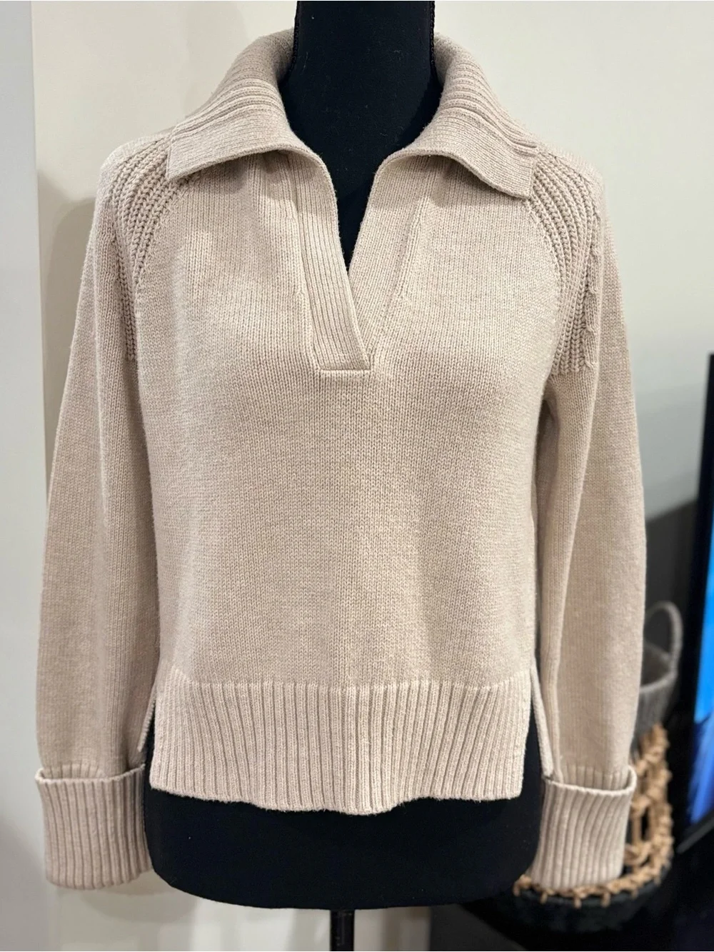 Abercrombie & Fitch Women's Notch-Neck Sweater XS